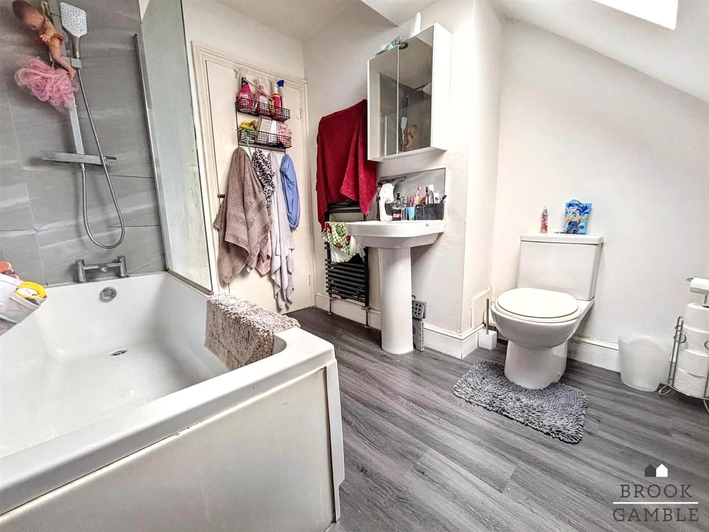 2 Bedroom House - Mid Terrace. Springfield Road in Eastbourne,  11